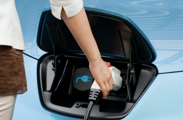 Could you drain an electric car’s battery by using air-con, lights or the stereo when stuck in traffic for an hour?