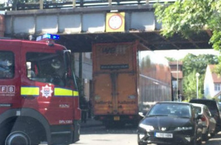 Halfords ‘we fit’ lorry gets stuck under bridge