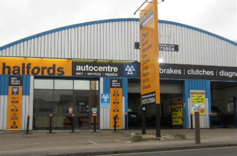 Halfords staff leave racist message on customer’s phone