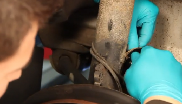 Video: Fitting front and rear shock absorbers on BMW 3 Series