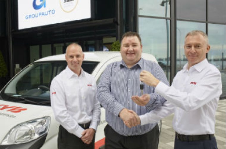KYB presents two delivery van prizes to GROUPAUTO members