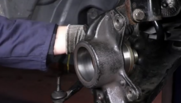 Video: how to remove and fit cartridge wheel bearing on vehicle