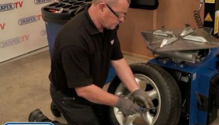 Video: Draper Tools semi automatic tyre changer