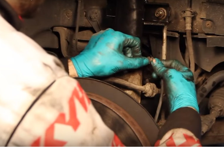 Video: how to fit VW Transporter front and rear shocks