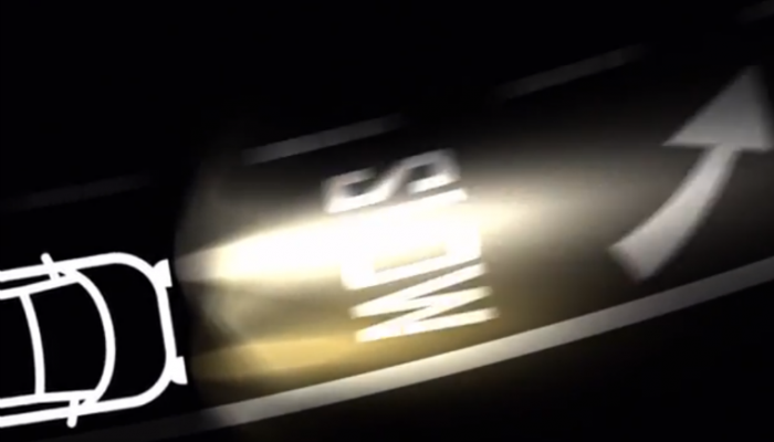 Video: Why headlamp bulbs should be changed in pairs