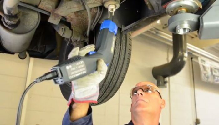 Video: Axel mounting removal with the Venom Mini-Ductor