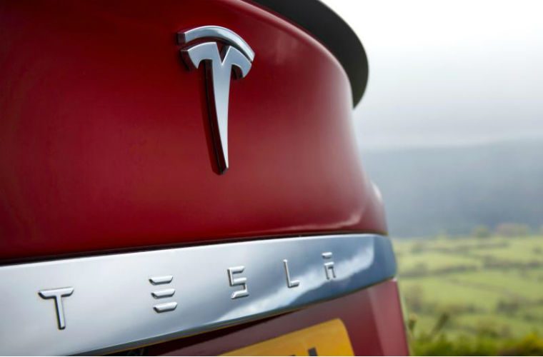 Tesla reports record £523M loss