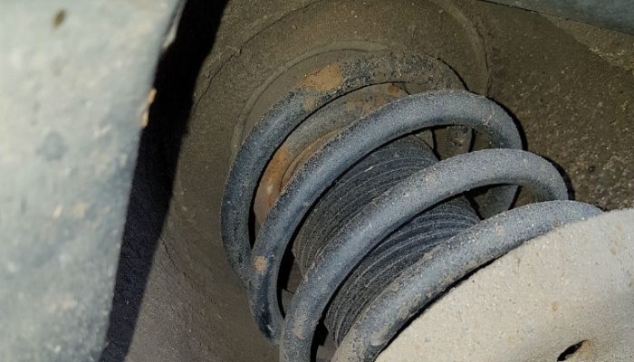 How to diagnose top strut mount issues