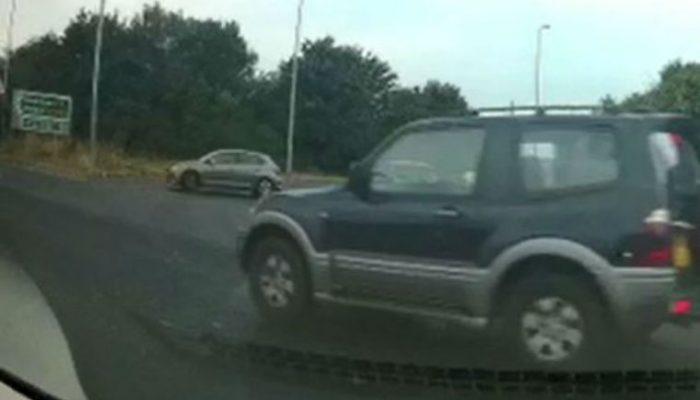 Video: Bizarre moment motorist stops on roundabout and reverses