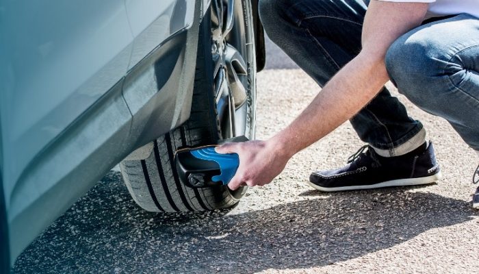 New “TreadReader” tyre scanner gives instant health check