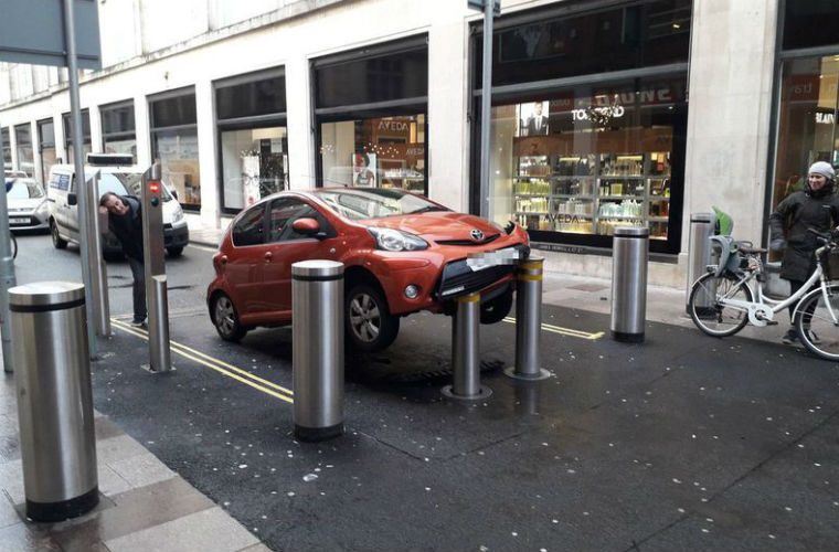 Red faced motorist who’s car got stuck on rising bollards told “rules are clear”
