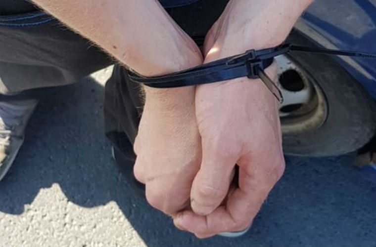 Motorist caught driving with hands-tied gets banned from road