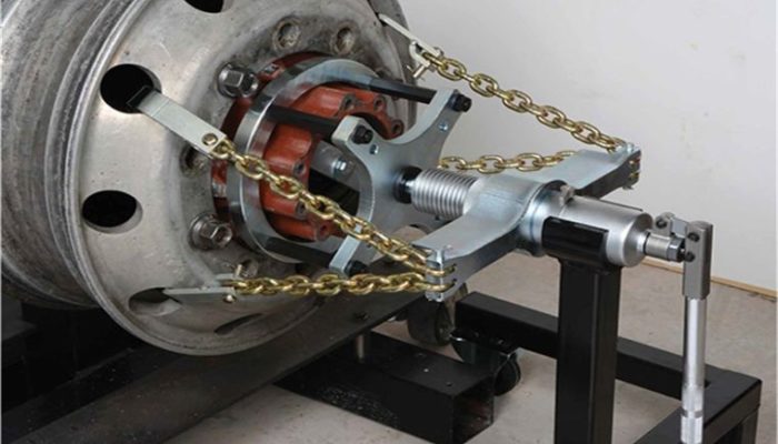 Video: Sykes Pickavant’s HGV hydraulic puller removes bus wheel with ease