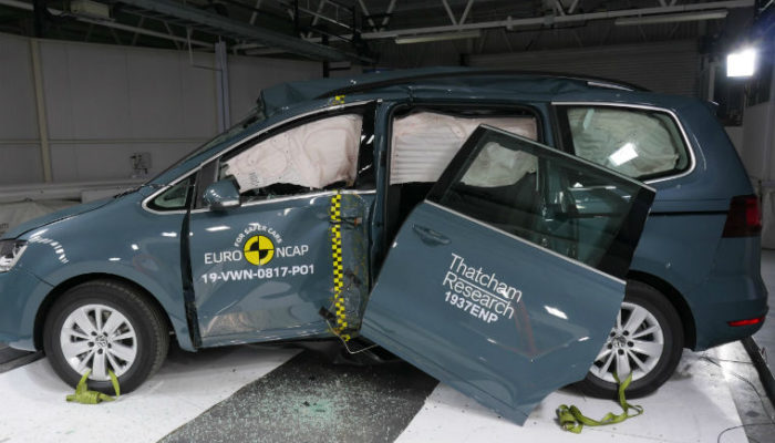 VW Sharan gets four-star safety rating despite door falling off