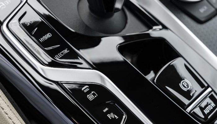 BMW recalls plug-in hybrid models over battery fire risk