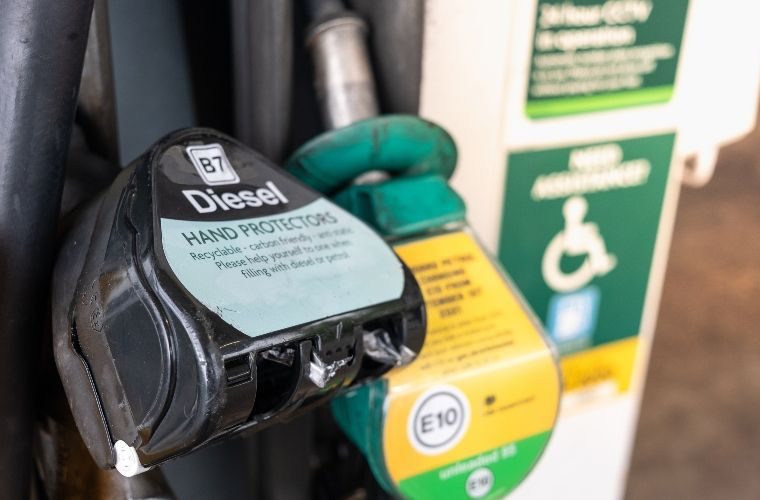 Petrol retailers refusing to pass on wholesale price savings, RAC reports