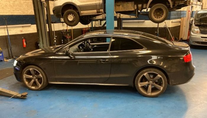 Audi A5 2.0-litre TFSI Quattro clutch and dual mass flywheel replacement