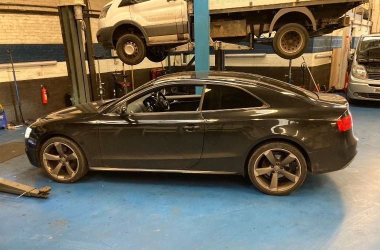 Audi A5 2.0-litre TFSI Quattro clutch and dual mass flywheel replacement