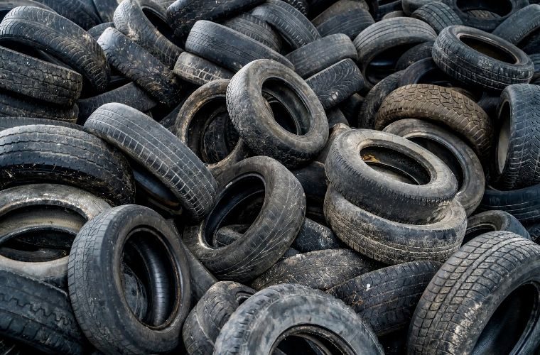 Criminal gang dumps 10,000 tyres in Port Glasgow