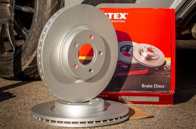 Mintex opens two championship seasons at Donington Park