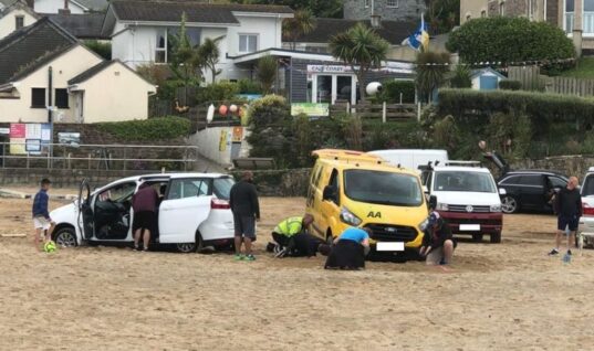 AA van gets stuck trying to rescue car from beach