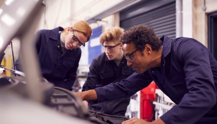 Garage offers free mechanic training to inspire next generation