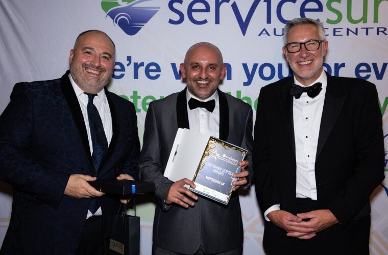 The Motor Ombudsman presents Servicesure Customer Service trophy to MotorServ UK