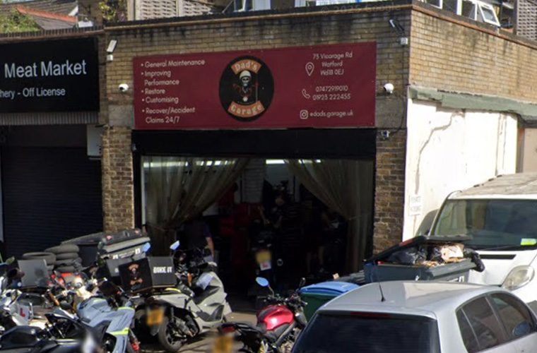 Bomb disposal unit called to Watford garage