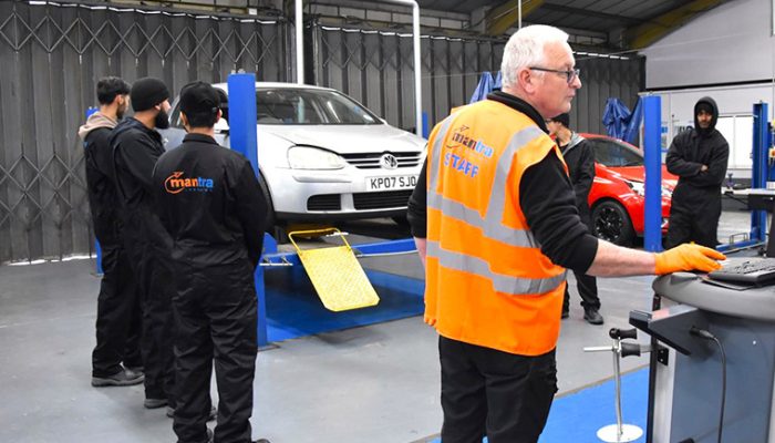 Supertracker partners with Mantra Learning to train future vehicle technicians on wheel alignment systems